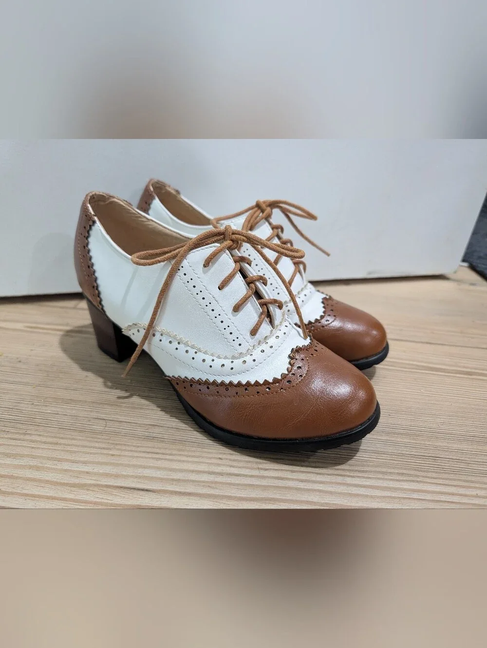 Vintage Style Brown & Cream Oxford Heels Size 6 Wingtip Brogue Academia